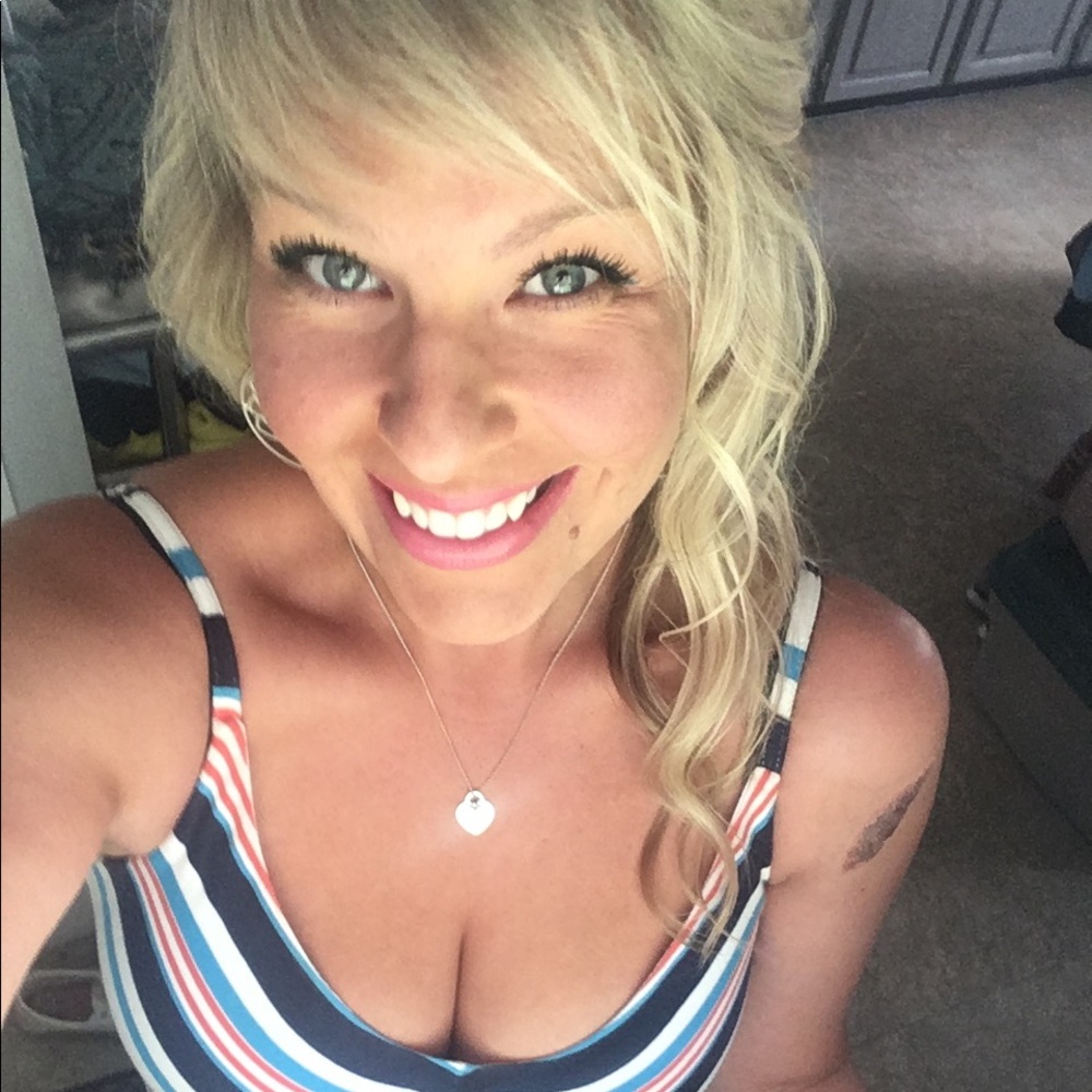 Meet your Posher, Candace